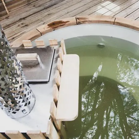 Romantic Woodland Chalet *