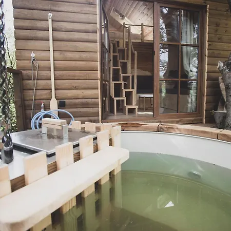 Romantic Woodland Chalet Famenne